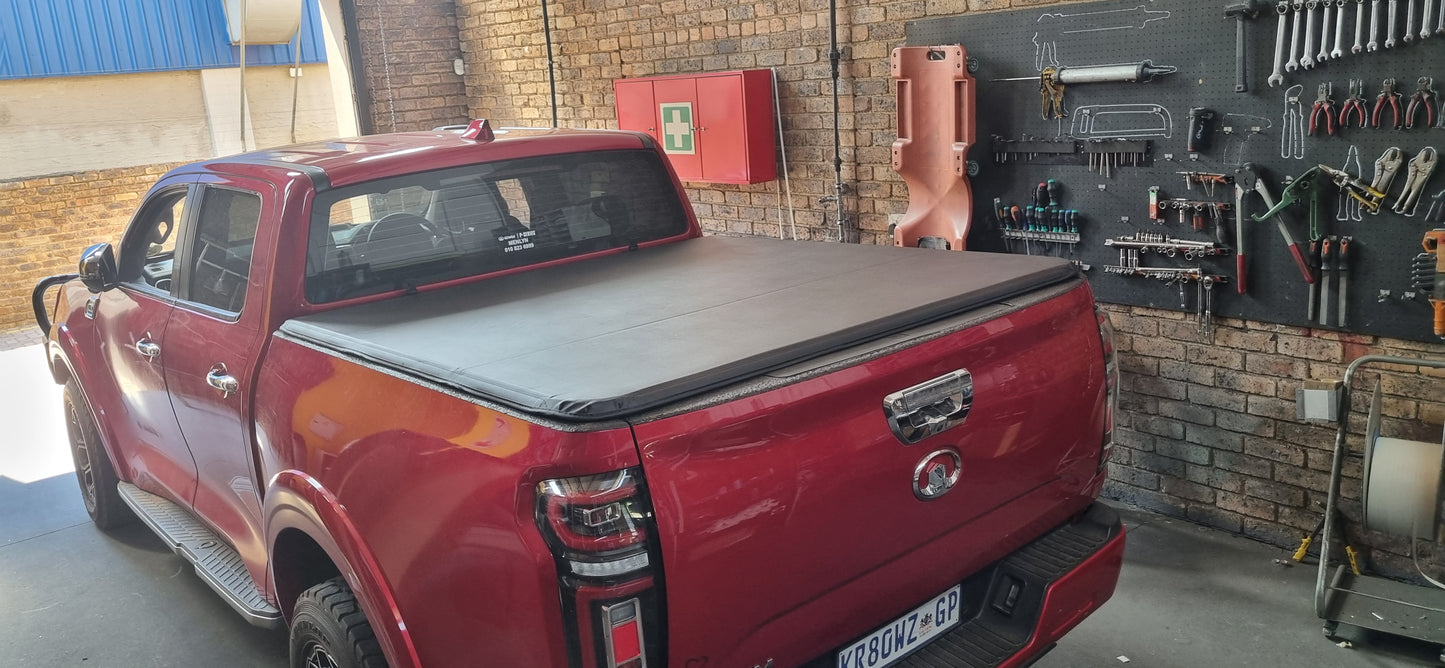 Trifold Hard Lockable Bakkie Tonneau Covers GWM P Series