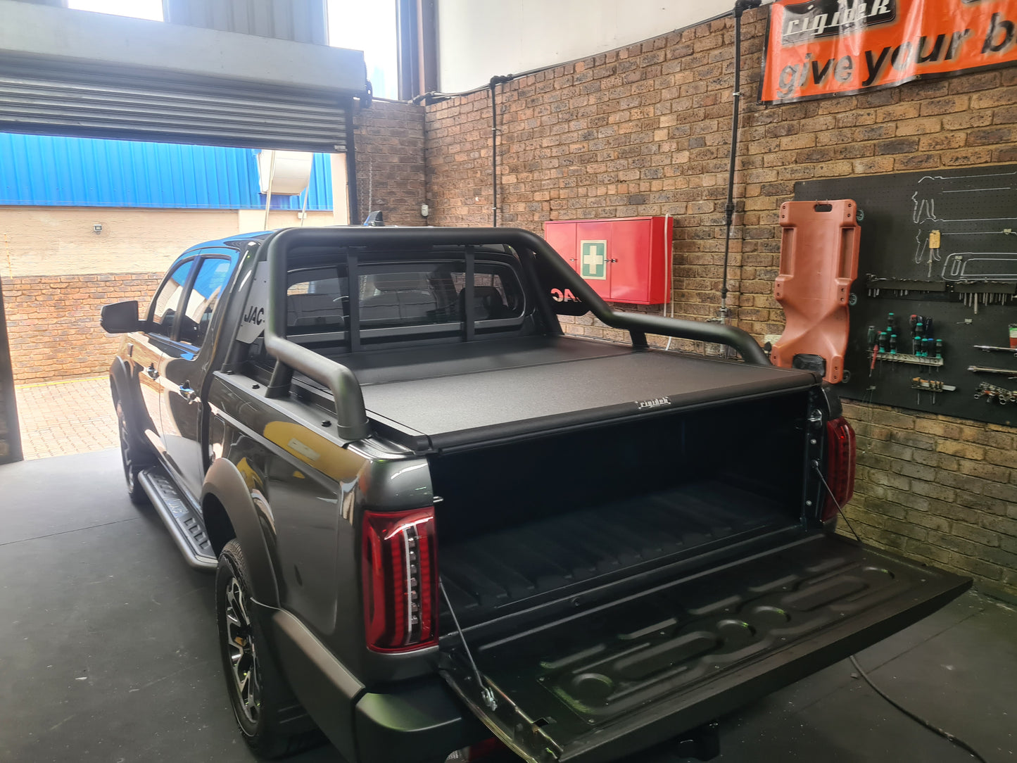 Aluminium Multiflex Hard Folding Covers - JAC Bakkies