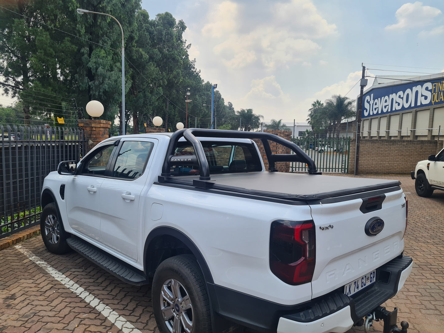 Trifold Hard Lockable Bakkie Tonneau Covers Ford Ranger