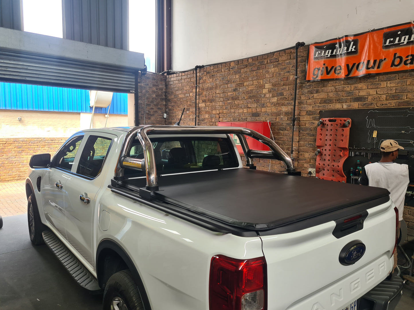 Trifold Hard Lockable Bakkie Tonneau Covers Ford Ranger