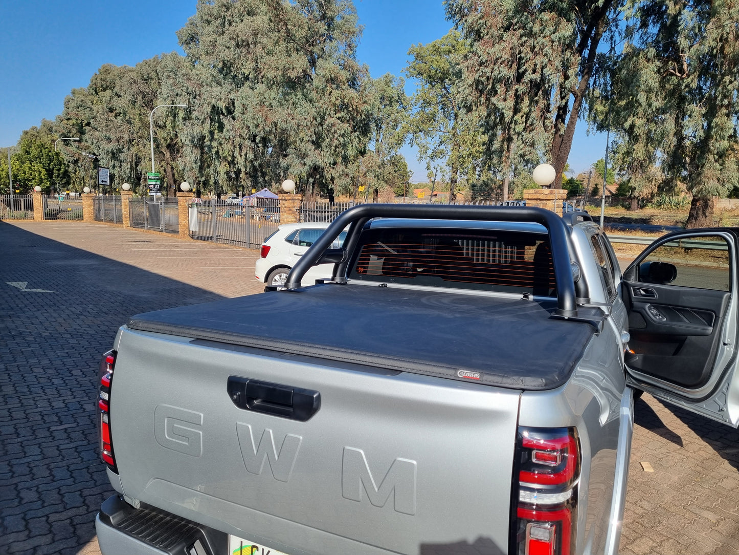 Trifold Hard Lockable Bakkie Tonneau Covers GWM P Series