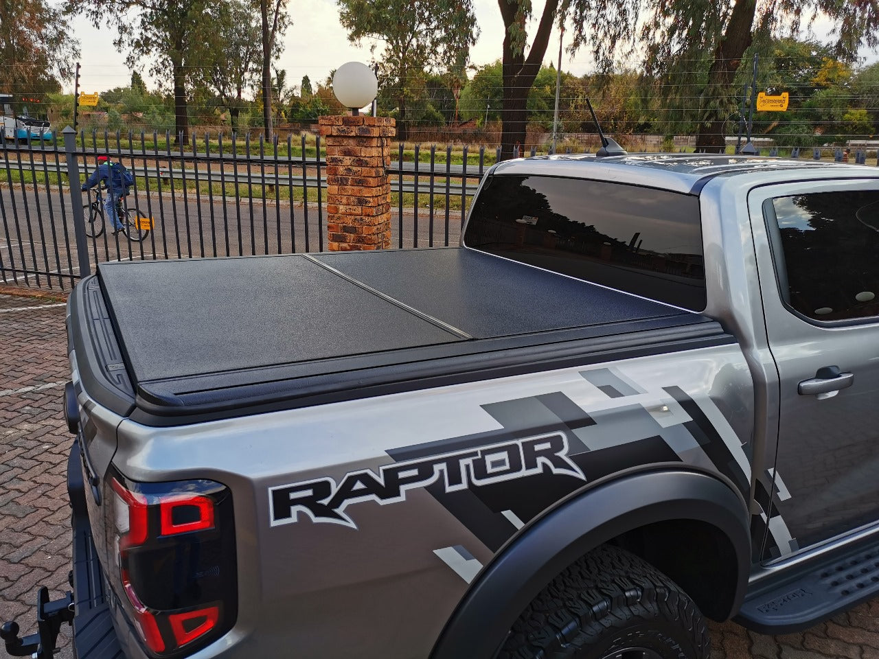 Aluminium Multiflex Hard Folding Covers - Ford Ranger