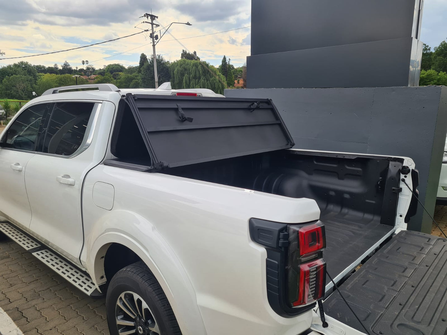 Trifold Hard Lockable Bakkie Tonneau Covers GWM P Series