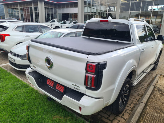 Trifold Soft Lockable tonneau Covers GWM P Series