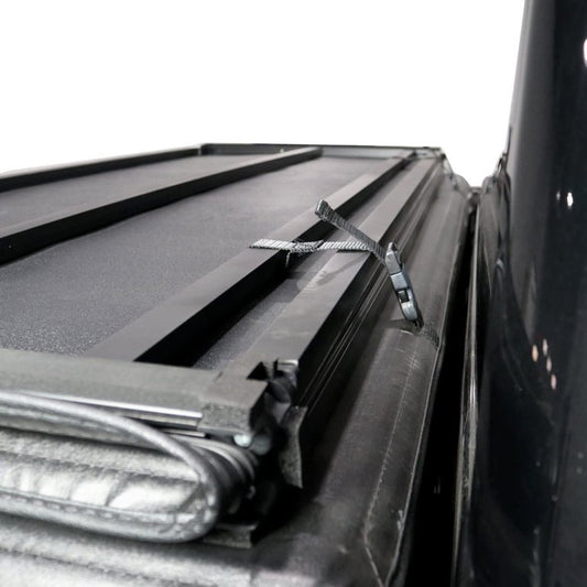 Trifold Hard Lockable Bakkie Tonneau Covers GWM P Series