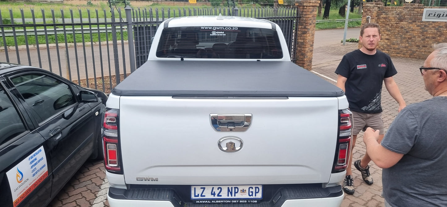 Trifold Soft Lockable tonneau Covers GWM P Series