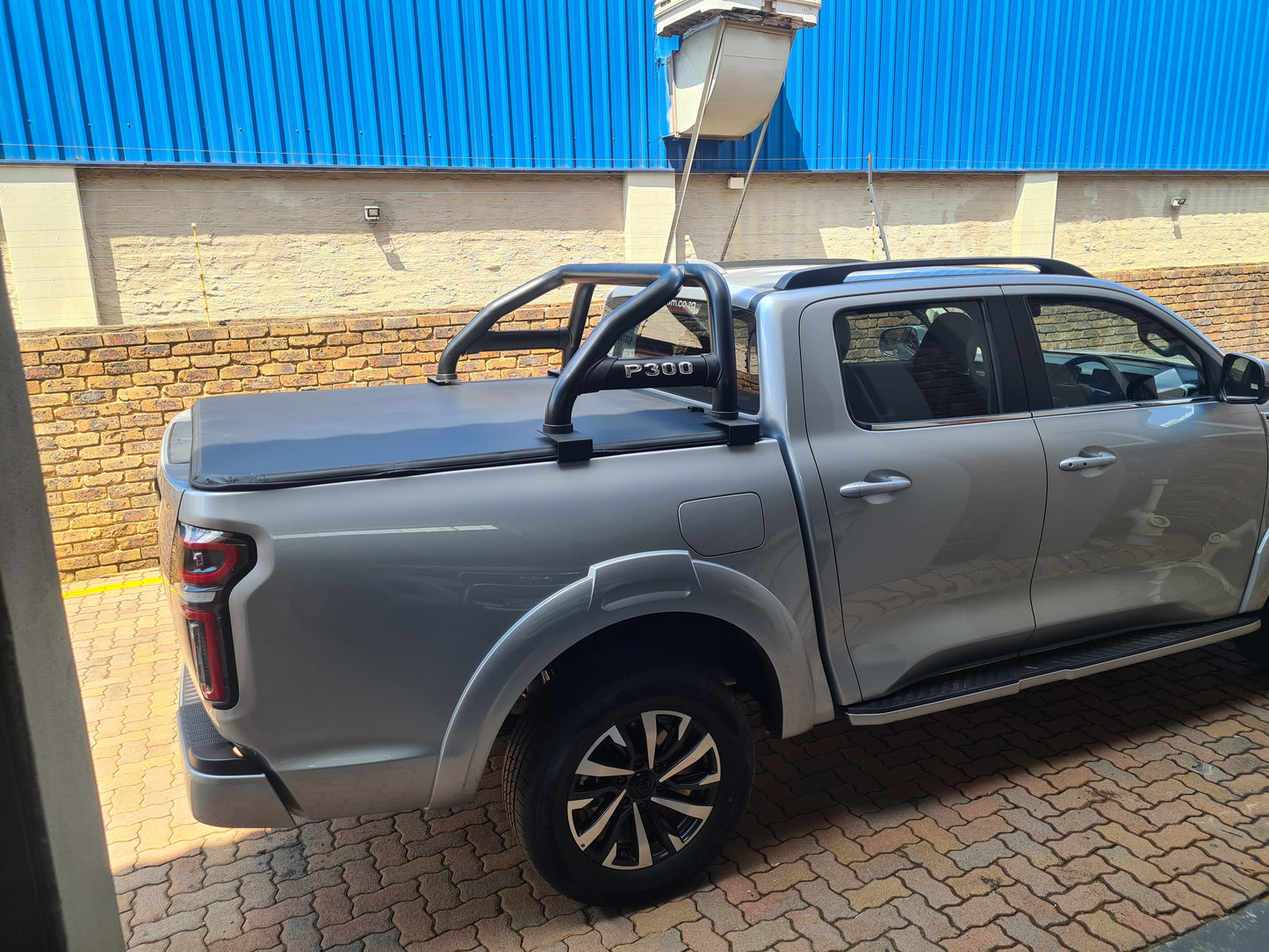 Trifold Hard Lockable Bakkie Tonneau Covers GWM P Series