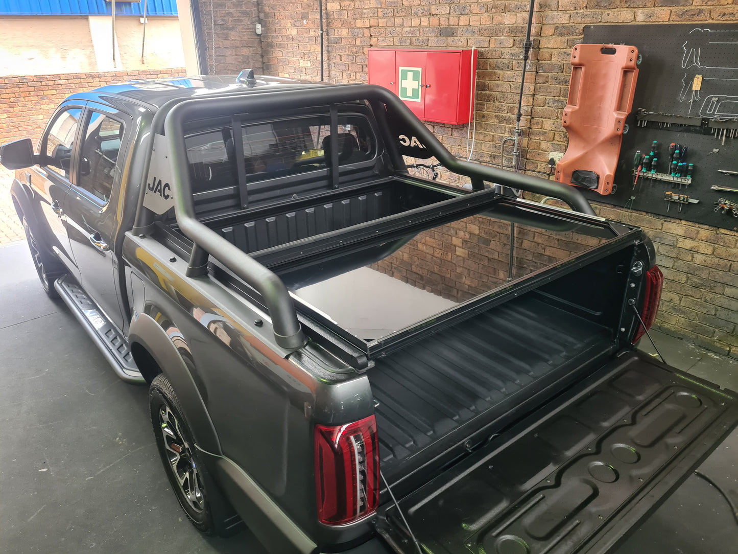 Aluminium Multiflex Hard Folding Covers - JAC Bakkies