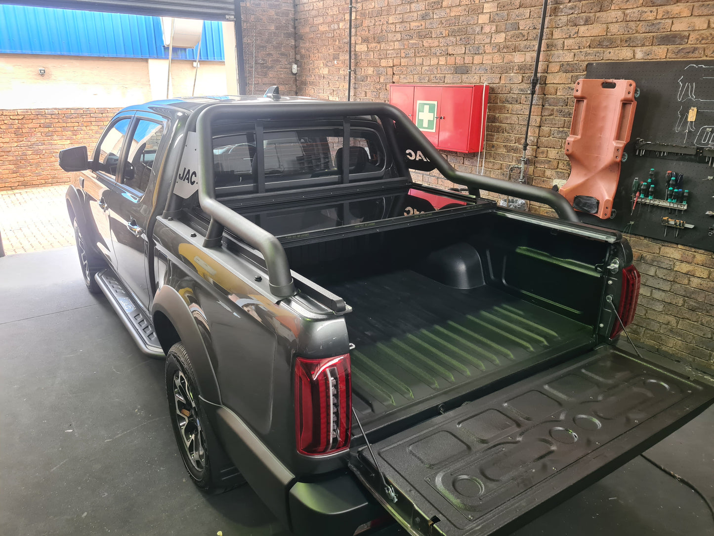 Aluminium Multiflex Hard Folding Covers - JAC Bakkies