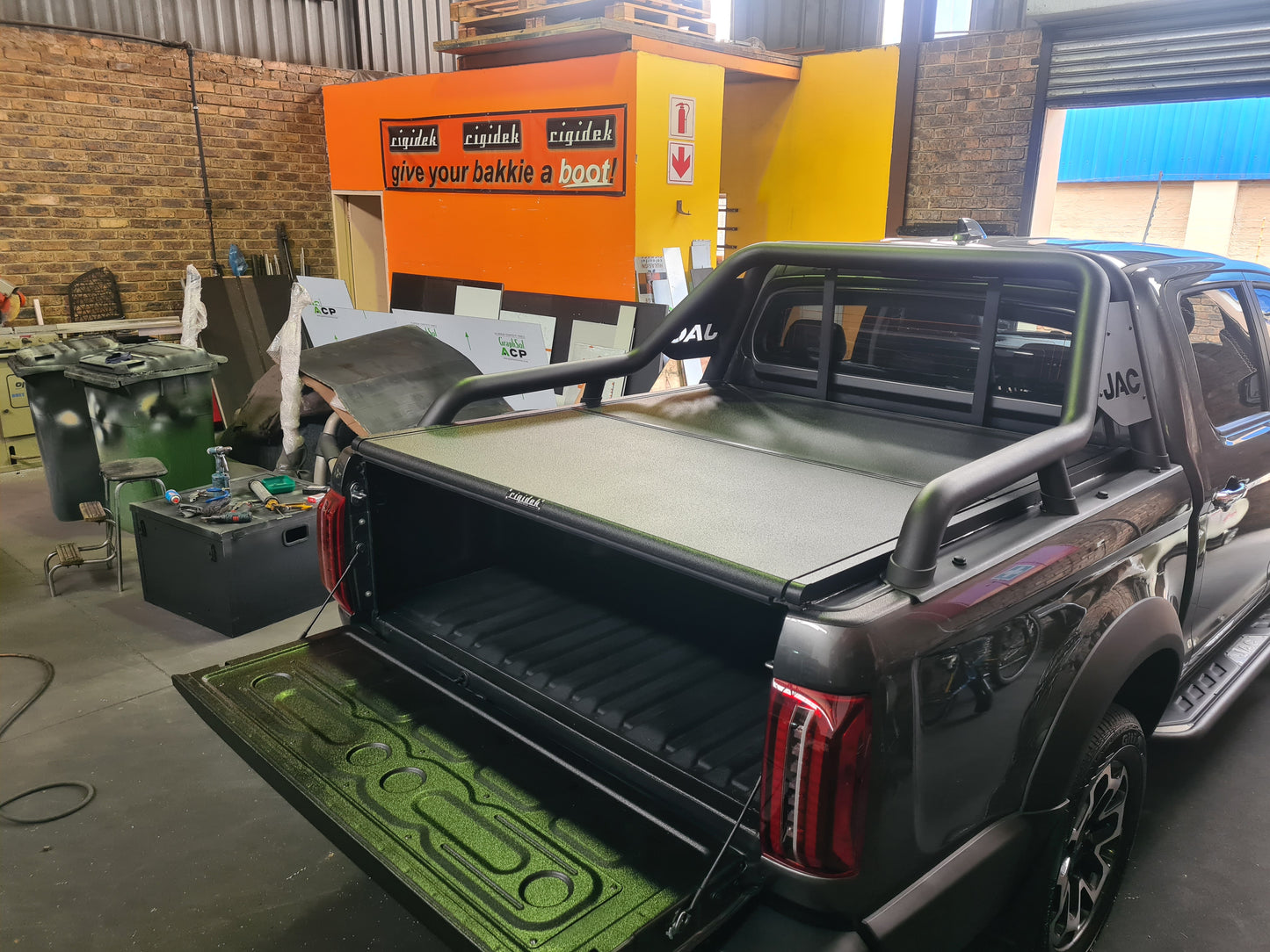Aluminium Multiflex Hard Folding Covers - JAC Bakkies