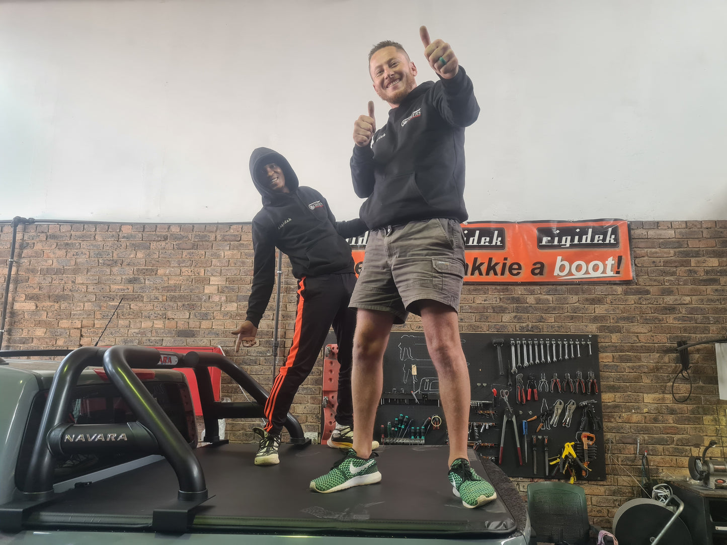 Trifold Hard Lockable Bakkie Tonneau Covers Nissan Navara