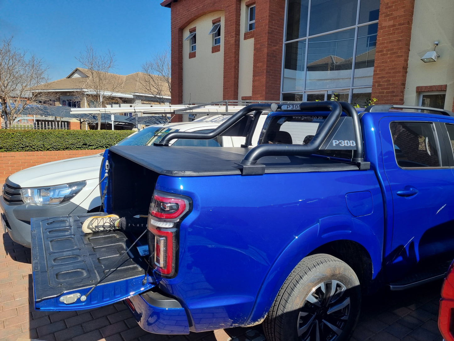 Trifold Hard Lockable Bakkie Tonneau Covers GWM P Series