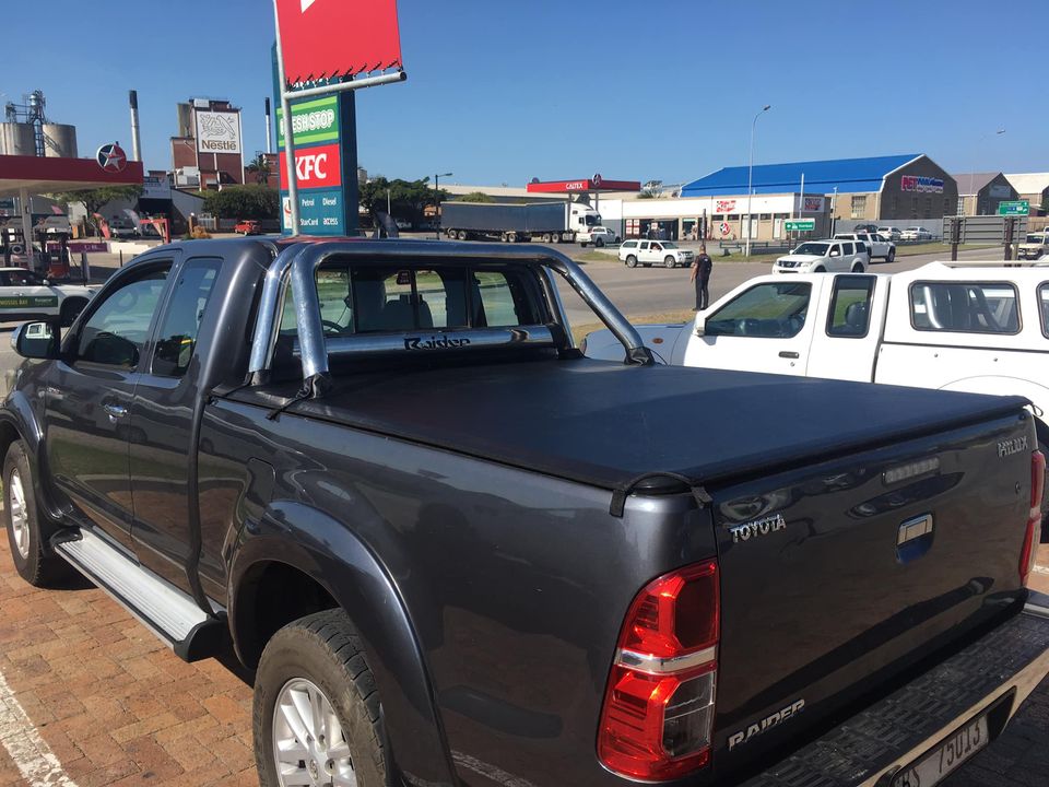 Toyota Hilux 2020+ Clip-on Tonneau Cover