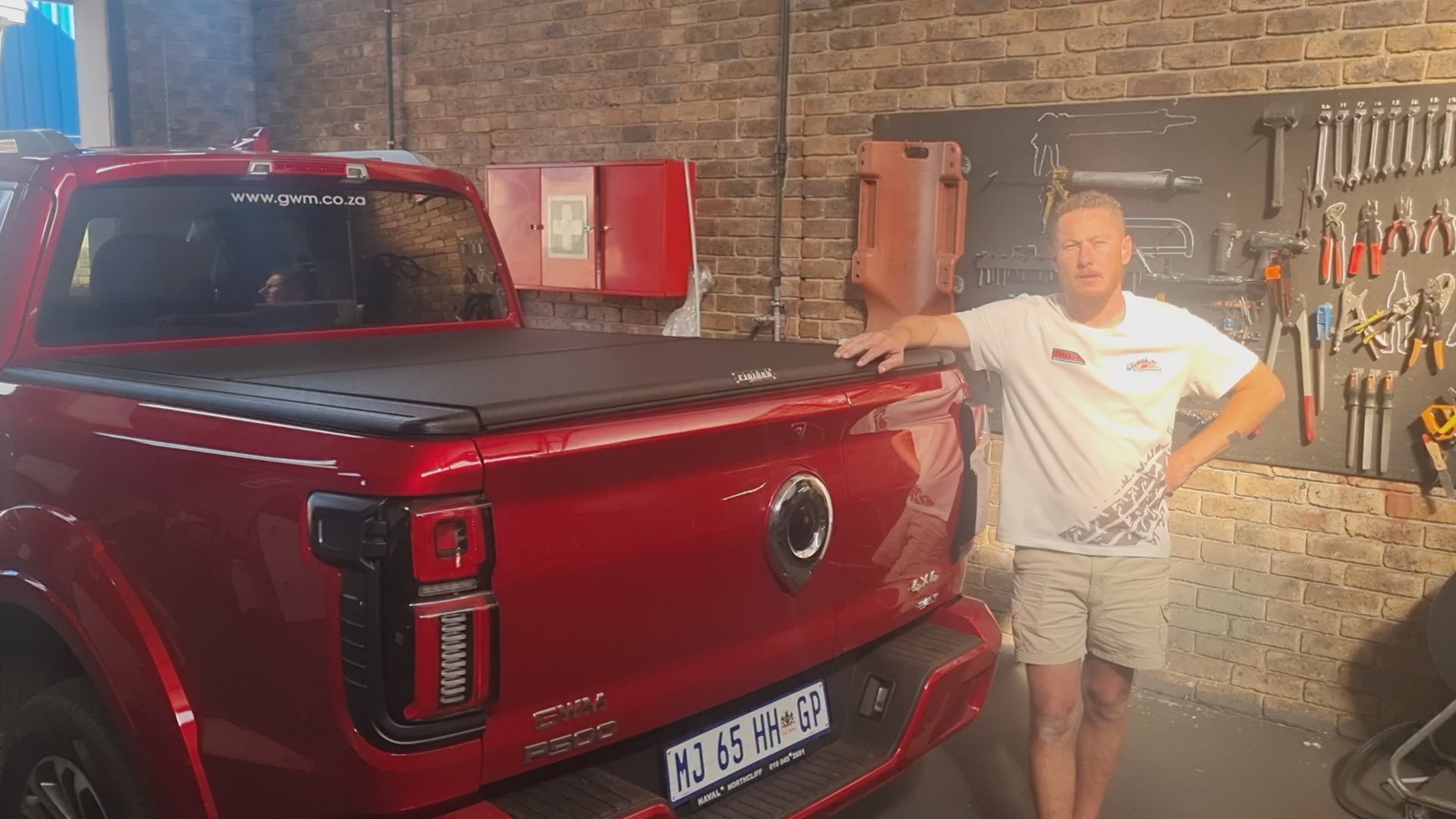 Aluminium P500 Tonneau cover hard