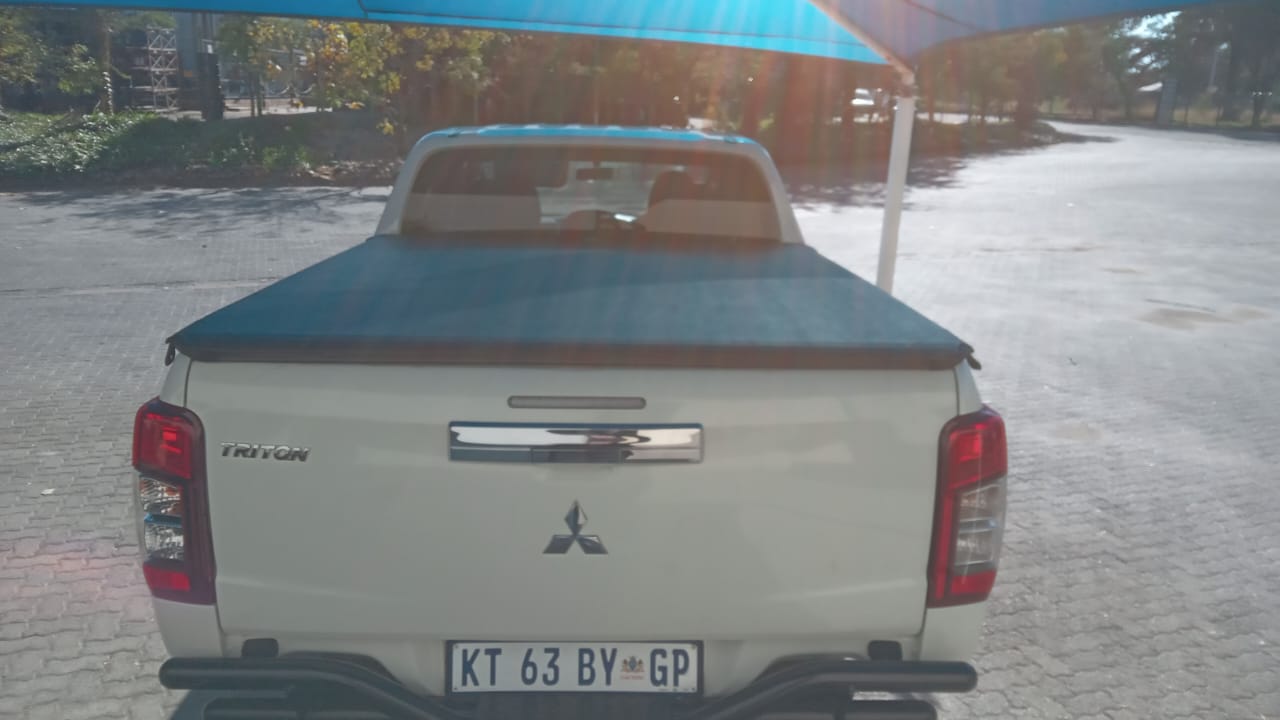 Mitsubishi Triton 2019+ Clip-on Tonneau Cover Double cab